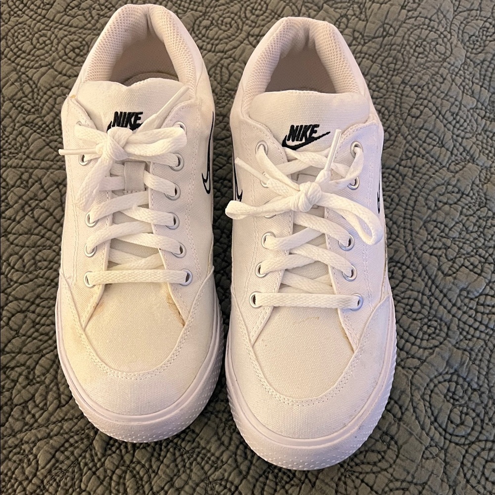 Nike 90s style Classic White Lace-Up Canvas Sneakers 7.5